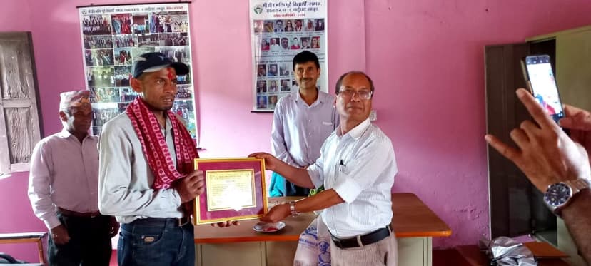 वीरभक्ति पुर्व बिध्यार्थी समाजबाट समाजका सदस्य एवम नव निर्वाचित जन प्रतिनिधिलाइ सम्मान