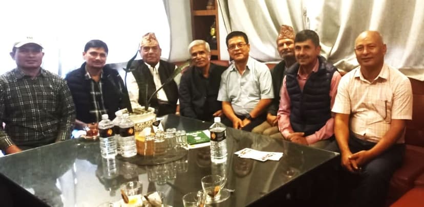 वीरभक्ति पुर्व बिध्यार्थी समाज वारे काठमाण्डौ च्याप्टरमा सानो छलफल गरिदै