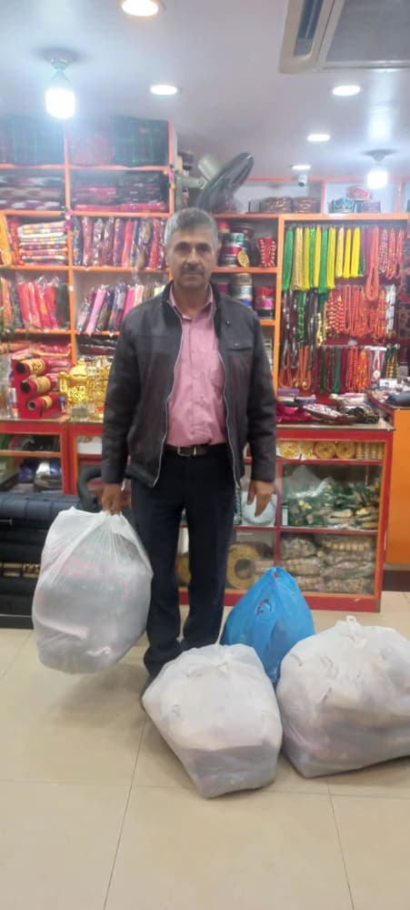 समाजका अध्यक्ष बिध्यालयलाई आवश्यक सांस्कृतिक सामाग्री र खेलकुद सामाग्री व्यवस्था गर्नु हुँदै